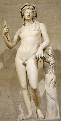 Statua romana di Dioniso del II secolo su modello ellenistico (Musée du Louvre)