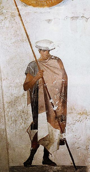 Il giovane portatore di sarissa. Guardiano della tomba macedone III di Ágios Athanásios, Salonicco. Pittura ellenistica, fine IV - inizio II secolo a.C. Parete dipinta. Tecnica pittorica su tavola