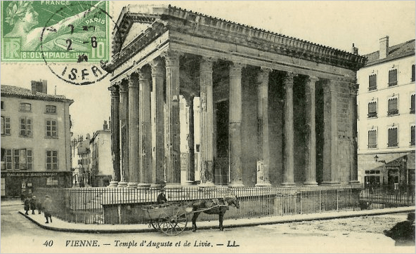 Cartolina del Tempio di Augusto e Livia a Vienne in Francia, scattata pochi decenni dopo il restauro del 1852-1880.