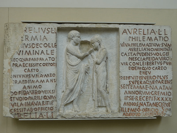 Un rilievo funerario con iscrizione di Aurelio Ermia e di sua moglie Aurelia Philematum, ex schiavi che si sposarono dopo la loro manumissione, 80 a.C., da una tomba lungo la Via Nomentana a Roma